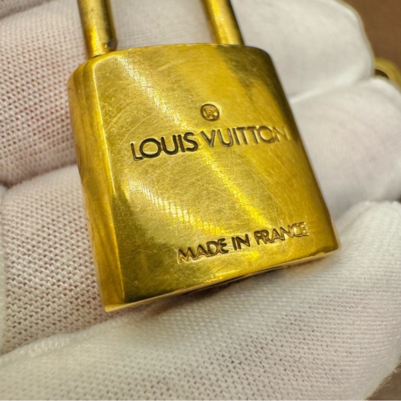 ✨🔐#312 LV Padlock with 1 key | Gold Solid Brass Authentic✨ - Picture 6 of 17